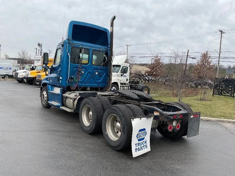 2017 Freightliner Cascadia - image 5
