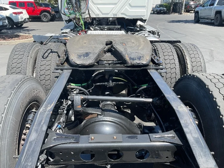 2020 International LT - image 6