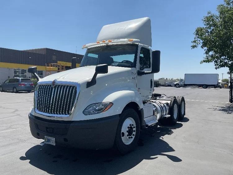 2020 International LT - image 3