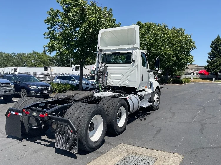 2020 International LT - image 7