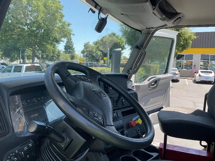 2020 International LT - image 10