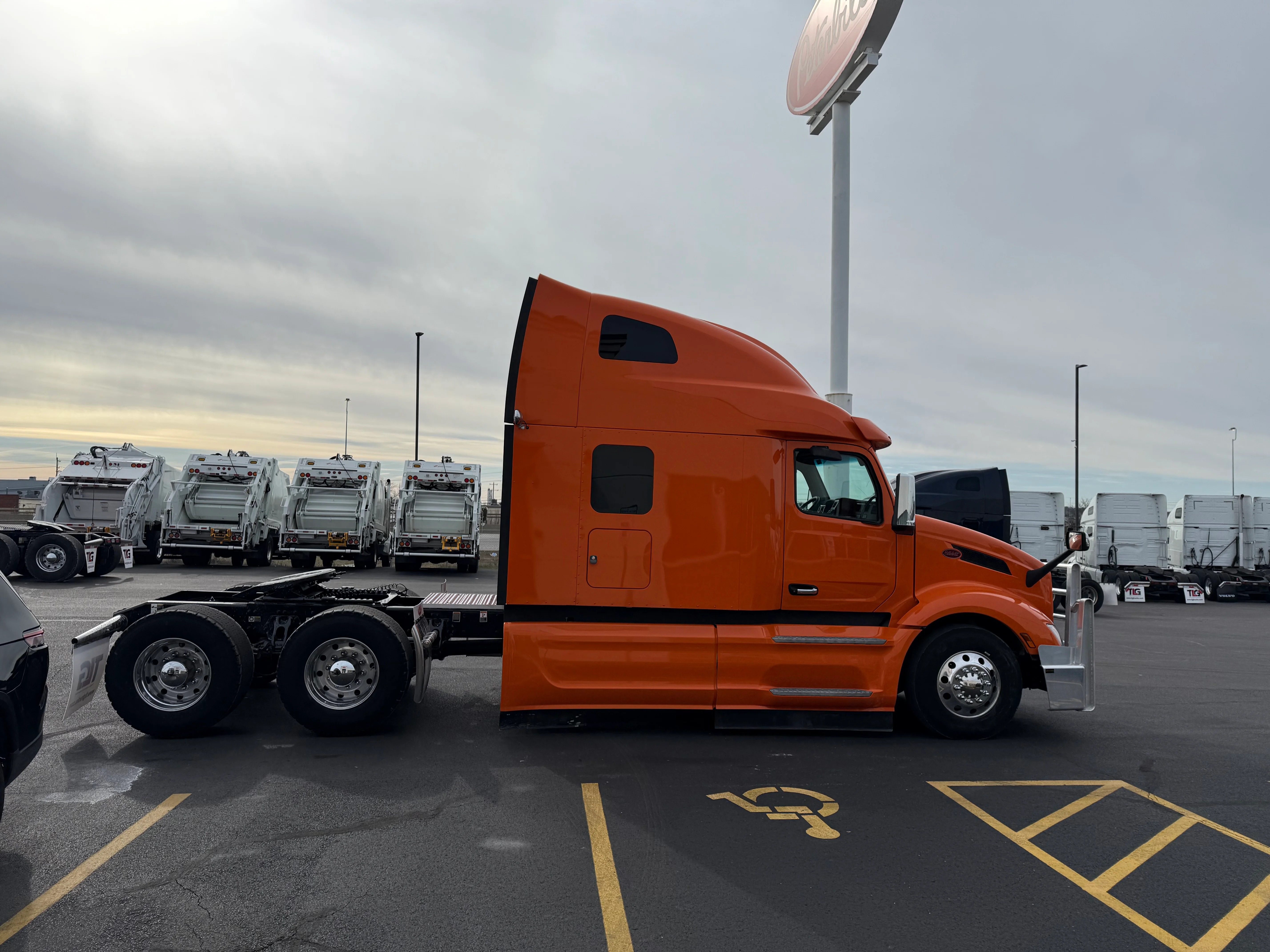 2023 Peterbilt 579 - image 6