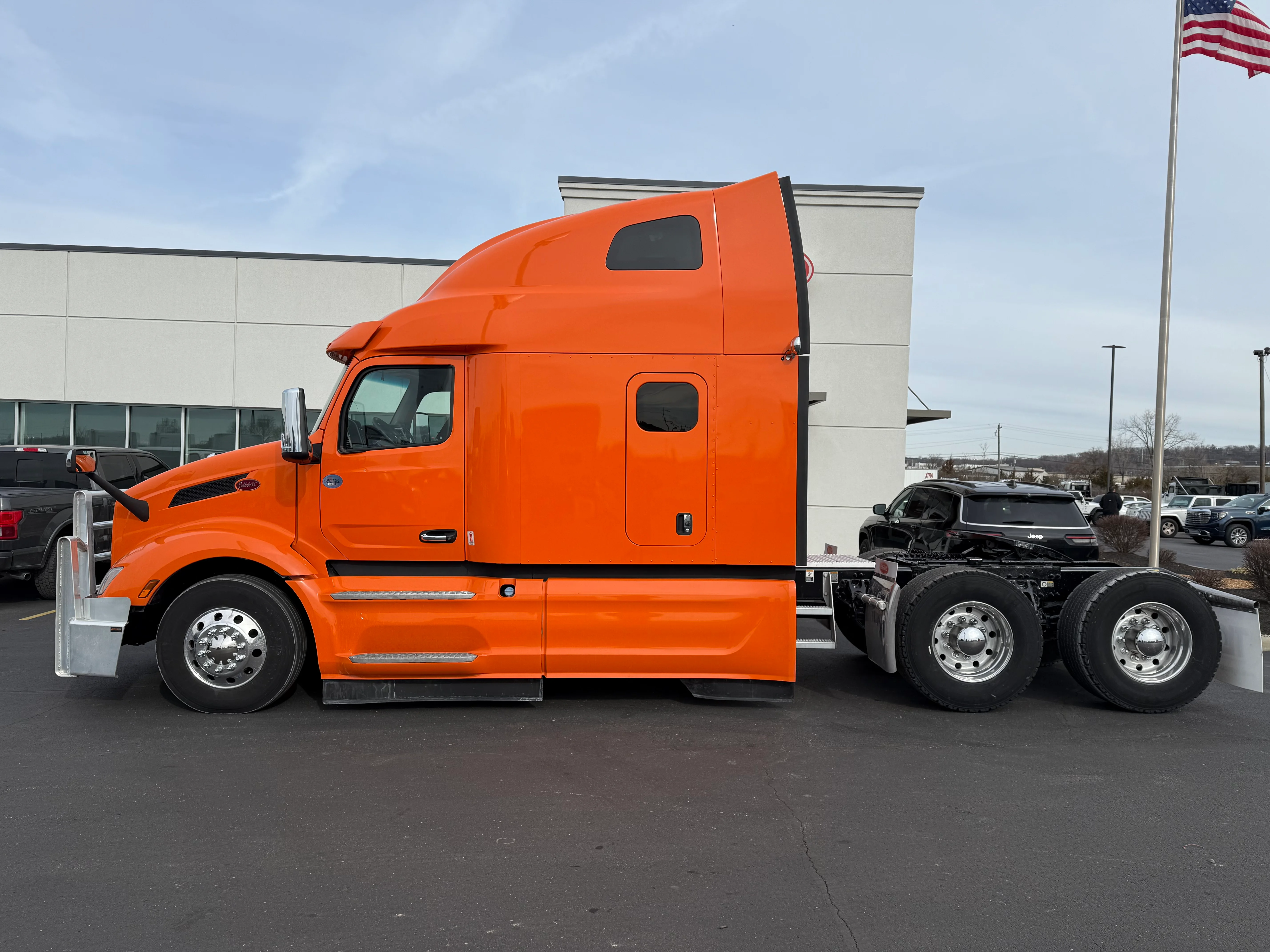 2023 Peterbilt 579 - image 2