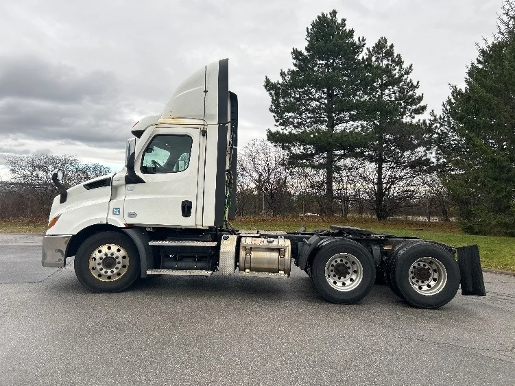 2021 Freightliner Cascadia - image 4