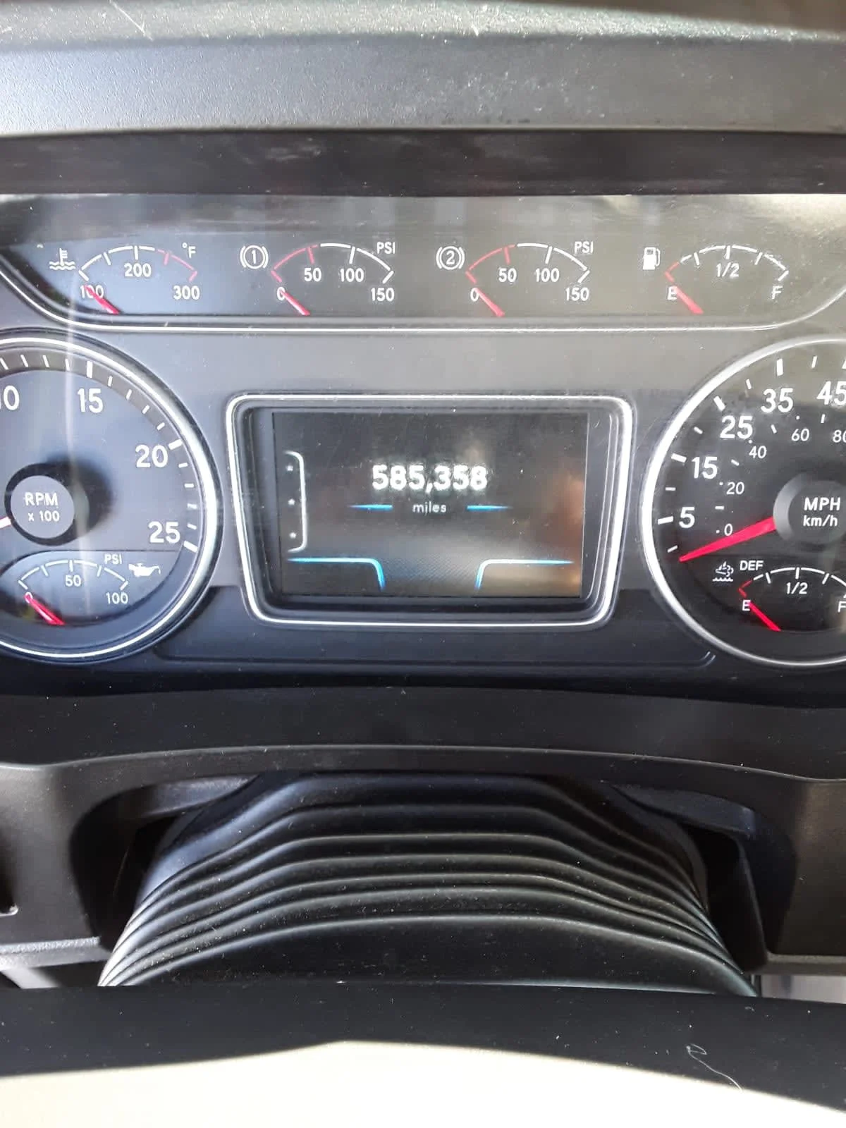 2020 International LT - image 12