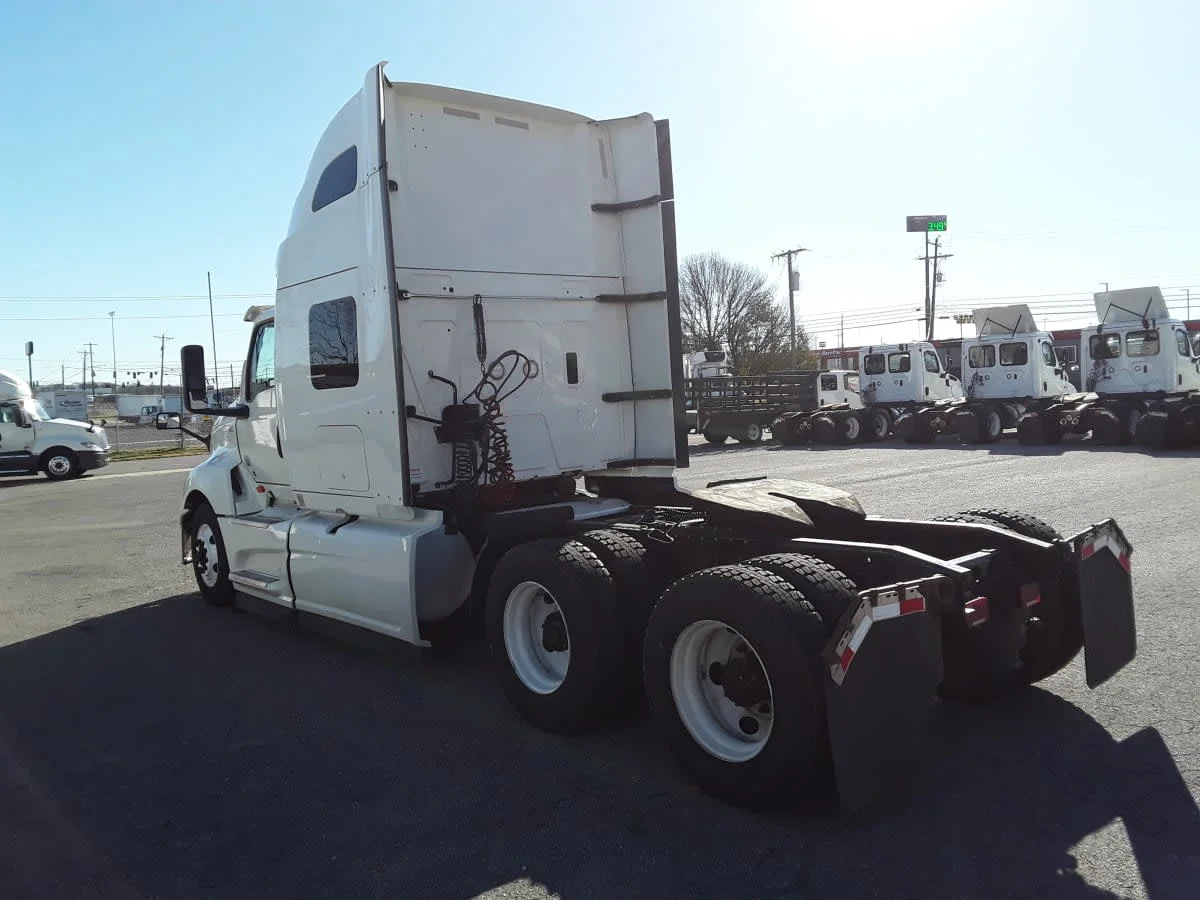 2020 International LT - image 6