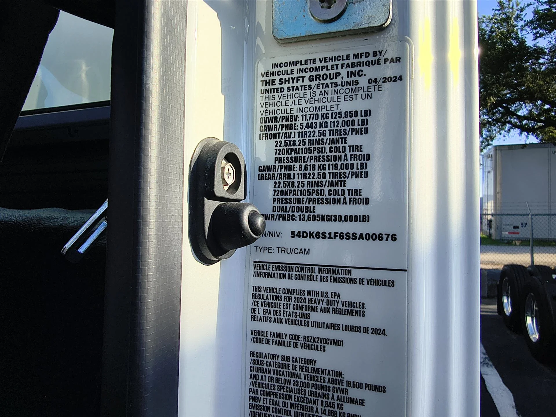2025 Isuzu FTR in Miami, FL — photo 8