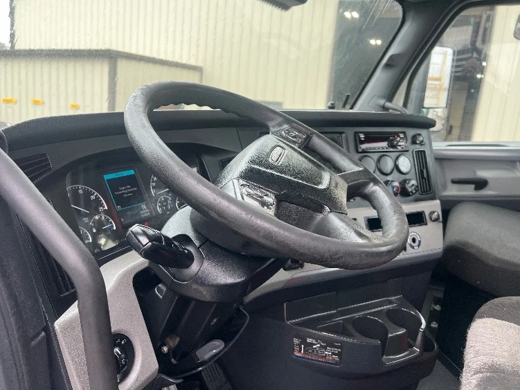 2020 Freightliner Cascadia - image 10