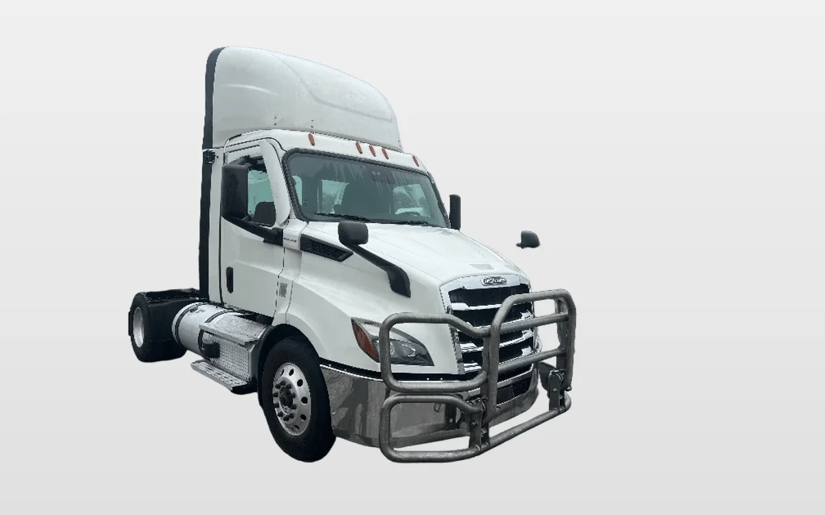 2020 Freightliner Cascadia - image 1