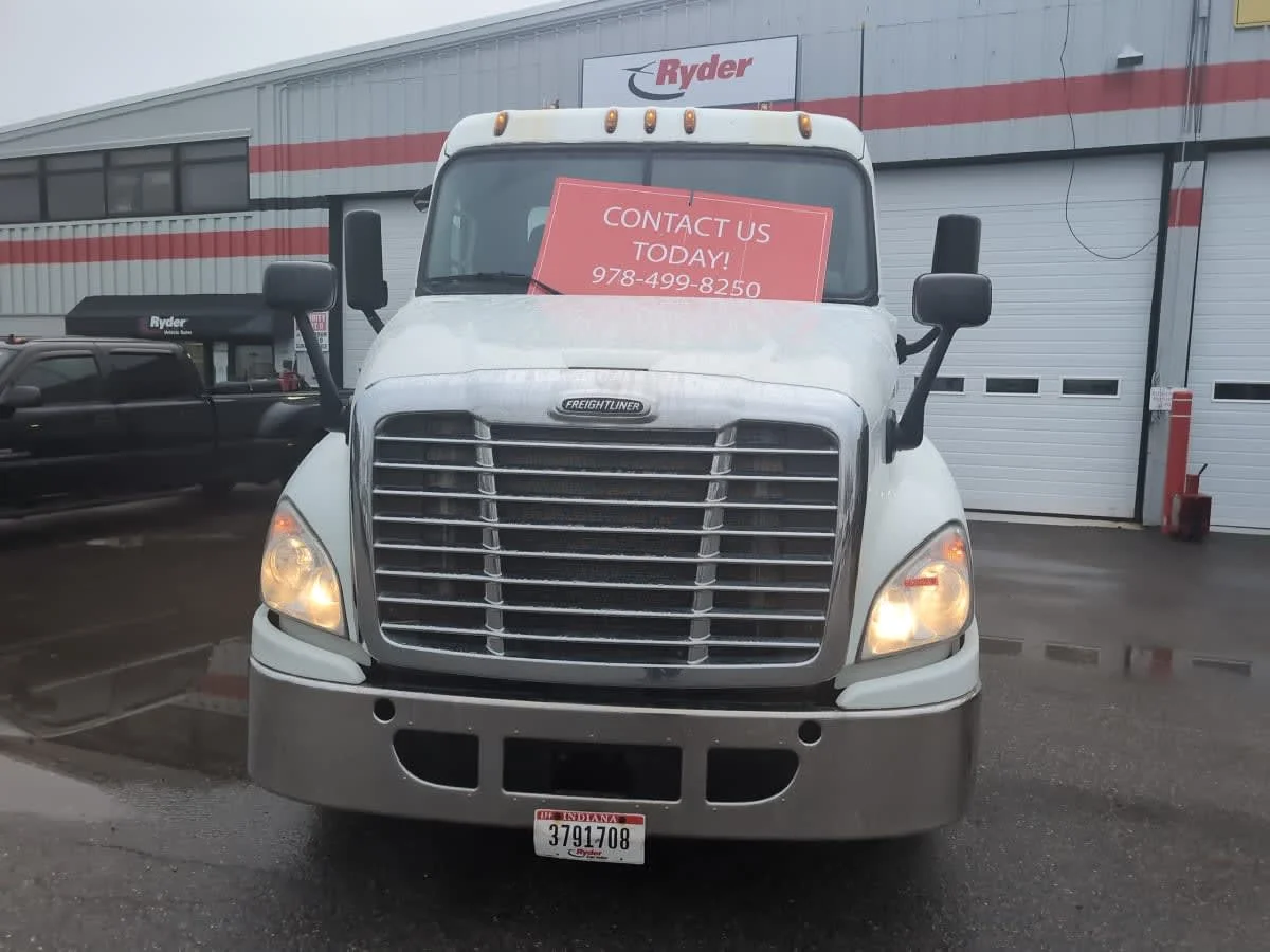 2016 Freightliner Cascadia in Salisbury, MA — photo 2