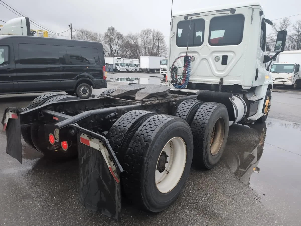 2016 Freightliner Cascadia in Salisbury, MA — photo 4
