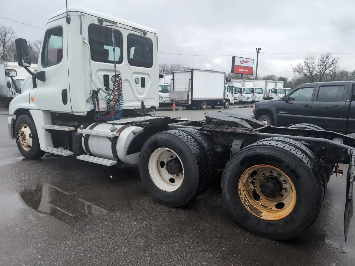 2016 Freightliner Cascadia in Salisbury, MA — photo 6
