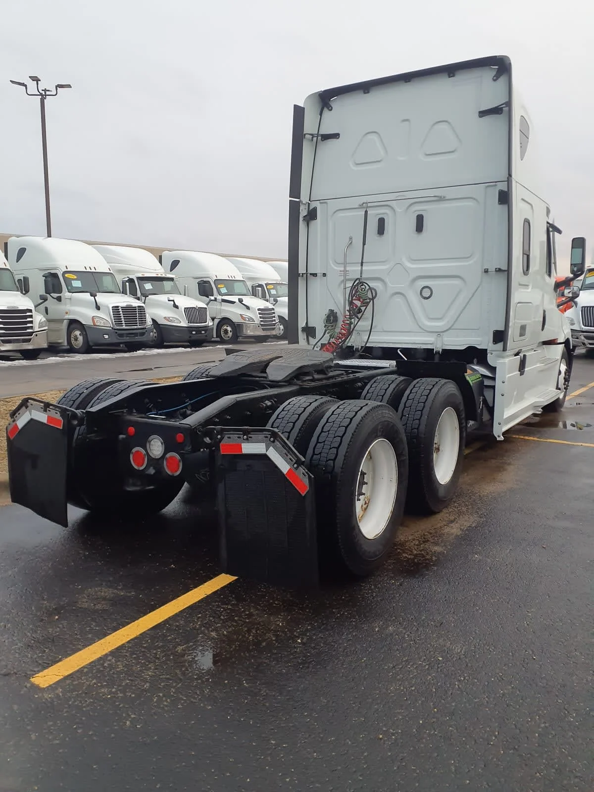 2022 Freightliner Cascadia - image 4