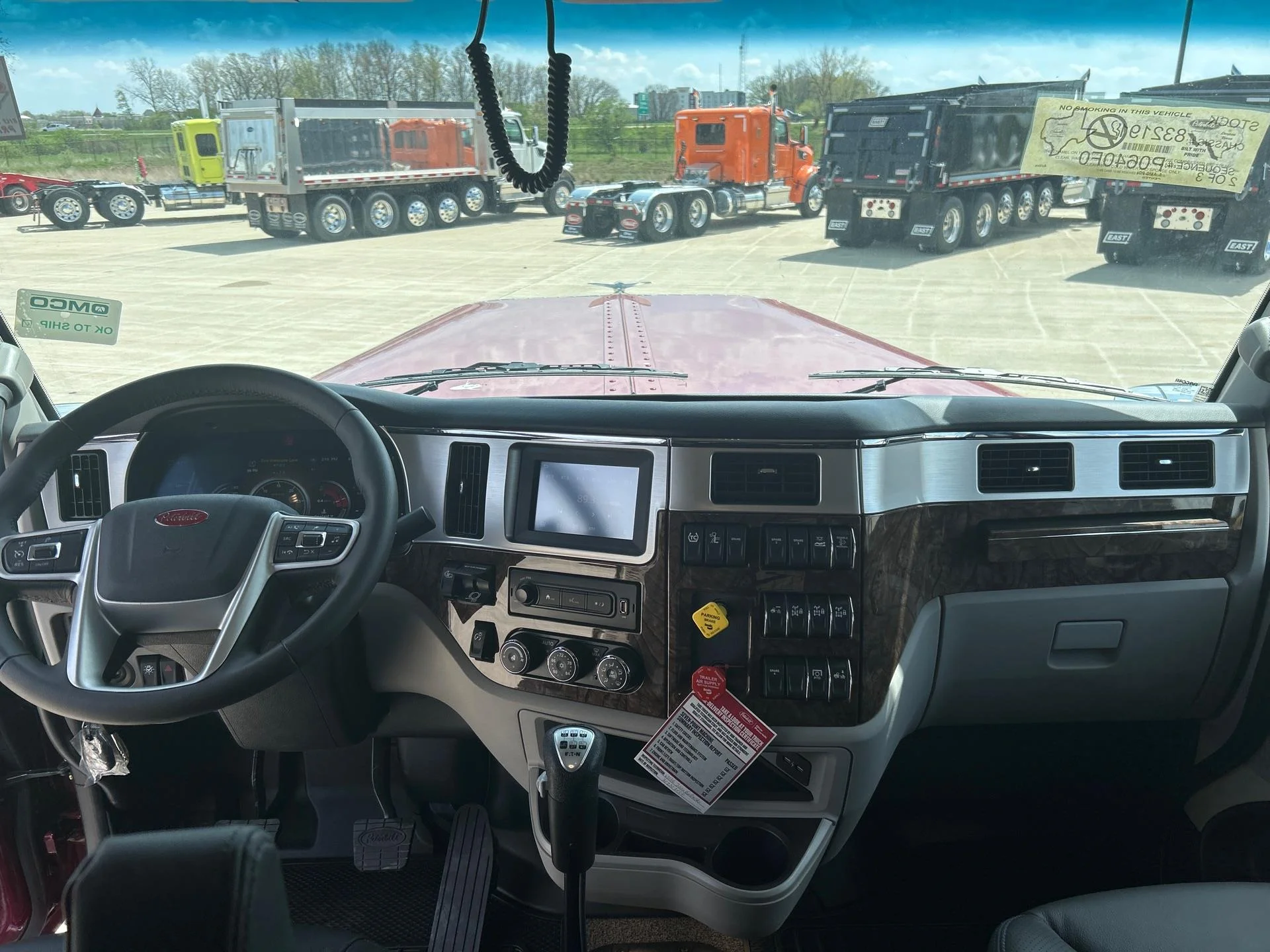 2027 Peterbilt 589 in Perrysburg, OH — photo 12