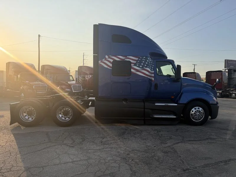 2022 International LT in Dallas — photo 2