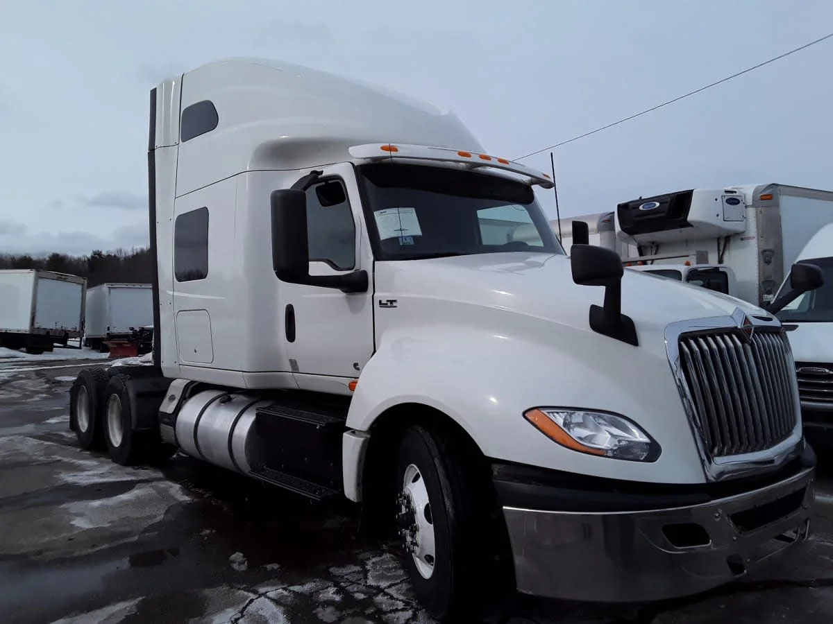 2020 International LT - image 3