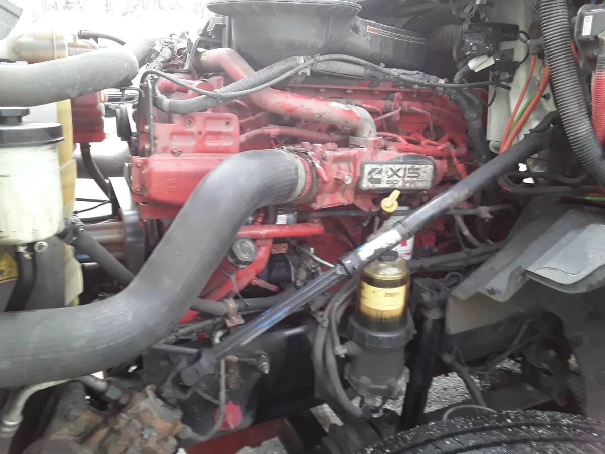 2020 International LT - image 9