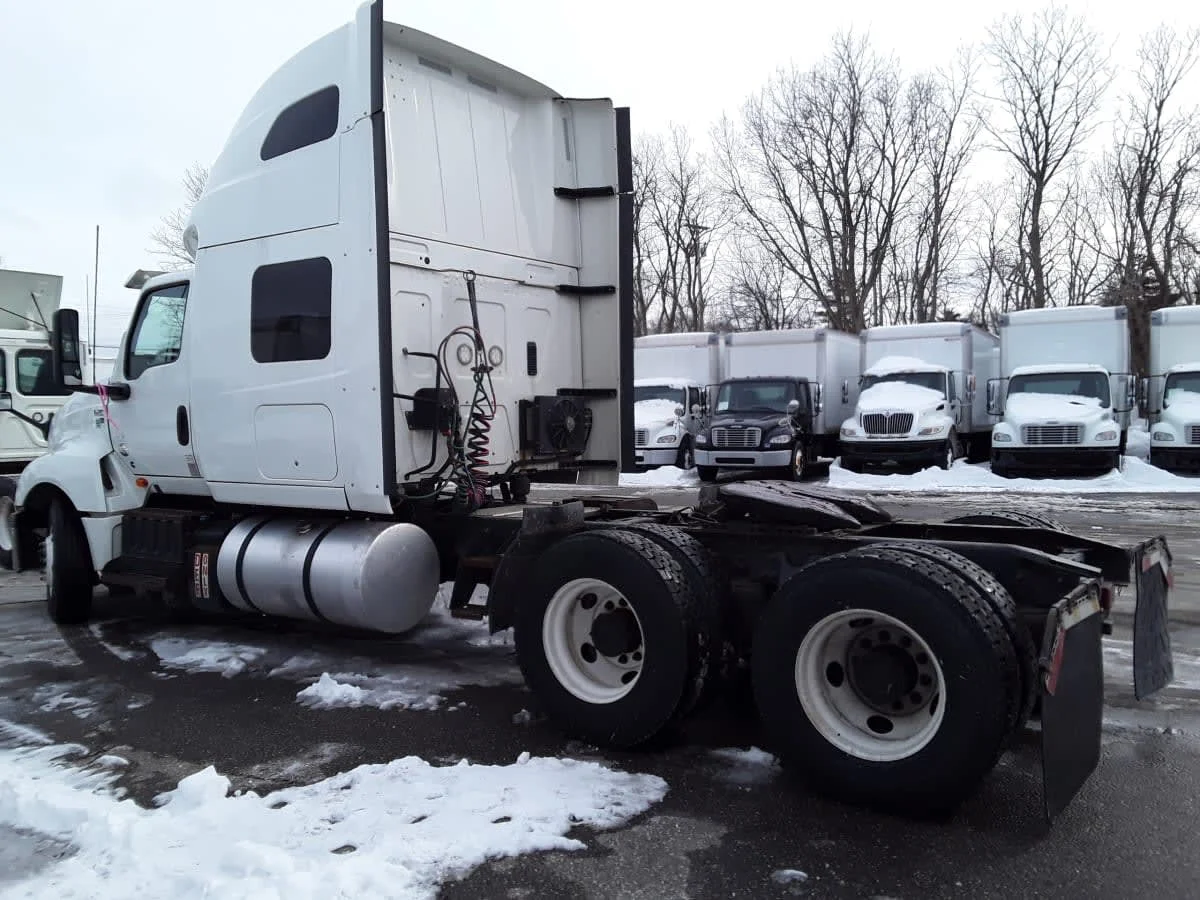 2020 International LT - image 6