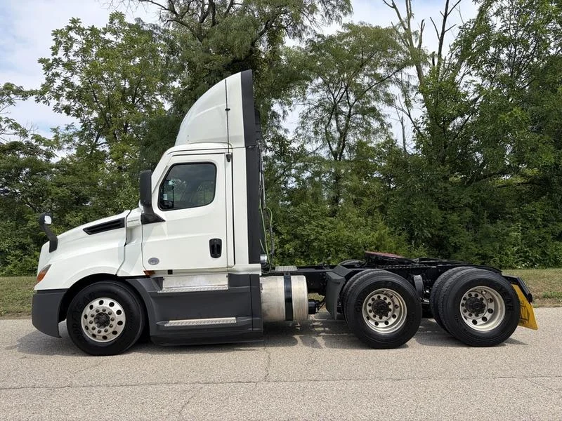 2022 Freightliner Cascadia in Walton, KY — photo 8