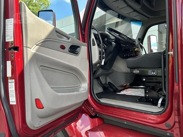 2021 Peterbilt 579 in Portland, OR — photo 18