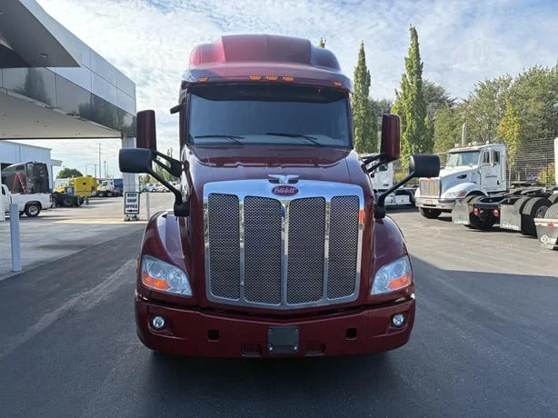 2021 Peterbilt 579 in Portland, OR — photo 2