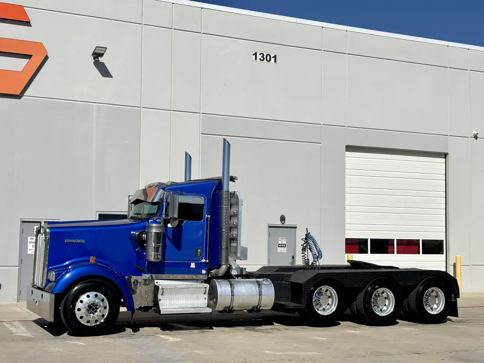 2009 Kenworth W900 - image 2