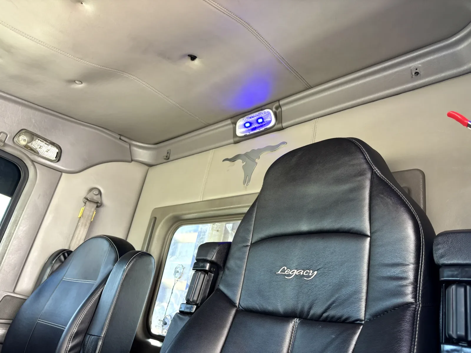 2009 Kenworth W900 - image 19