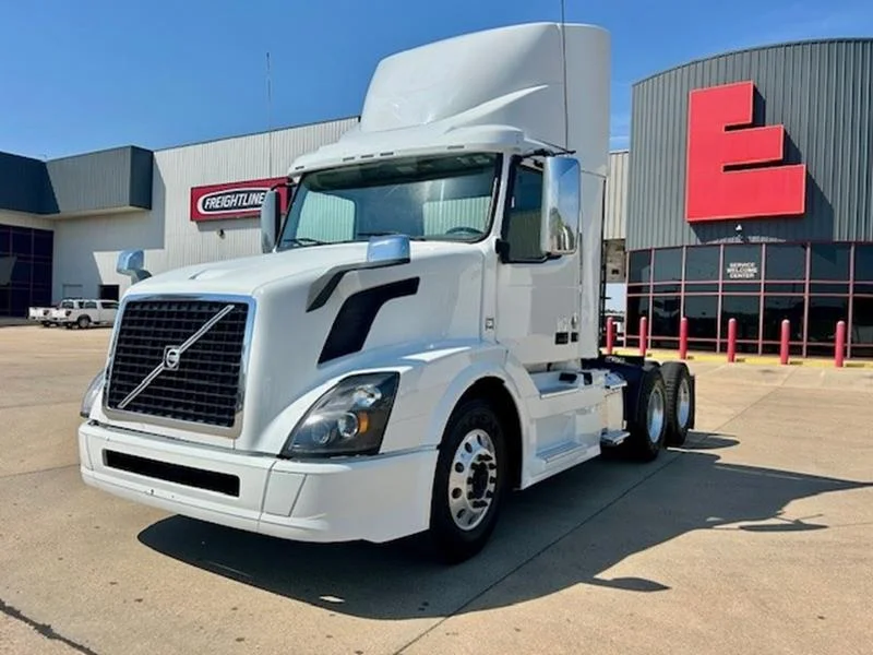 2018 Volvo VNL 300 in Jackson