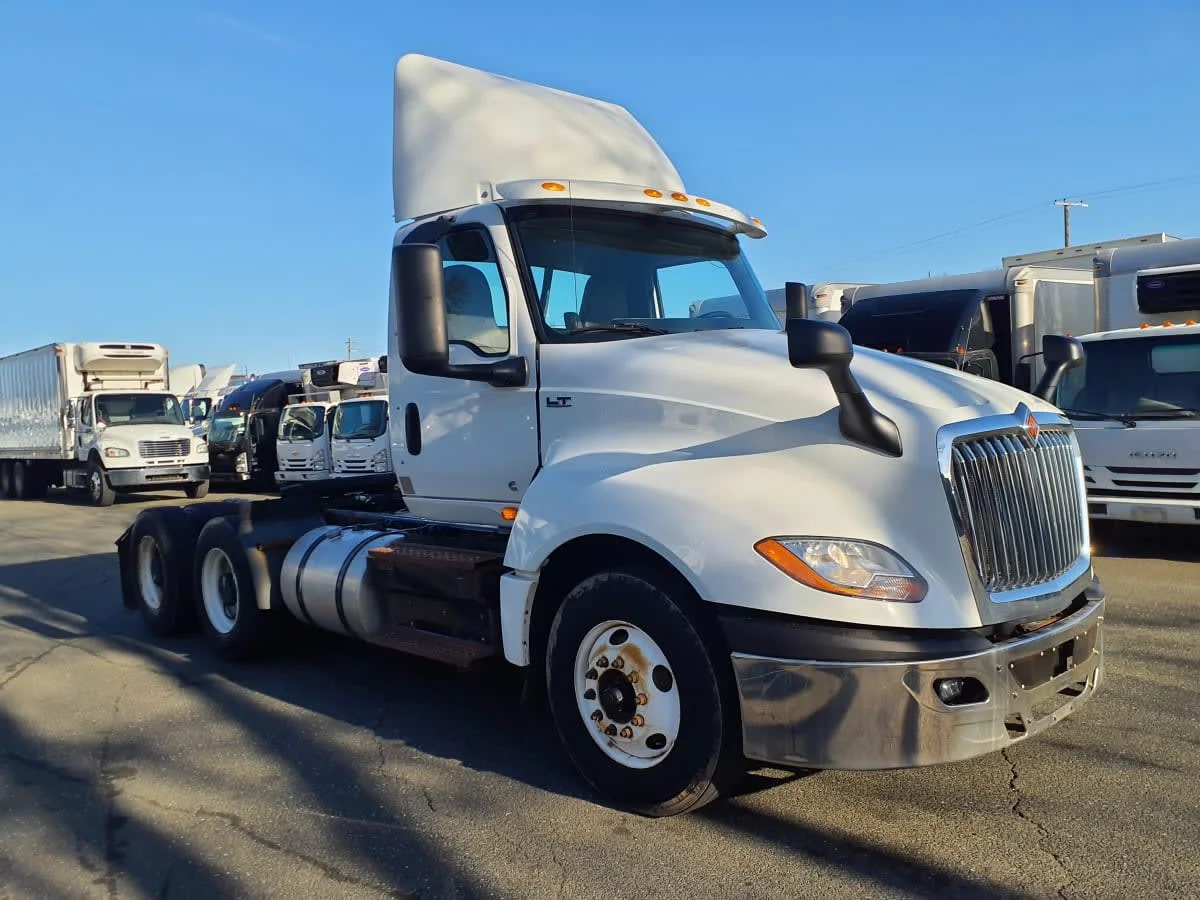 2019 International LT in Springfield, MA — photo 3