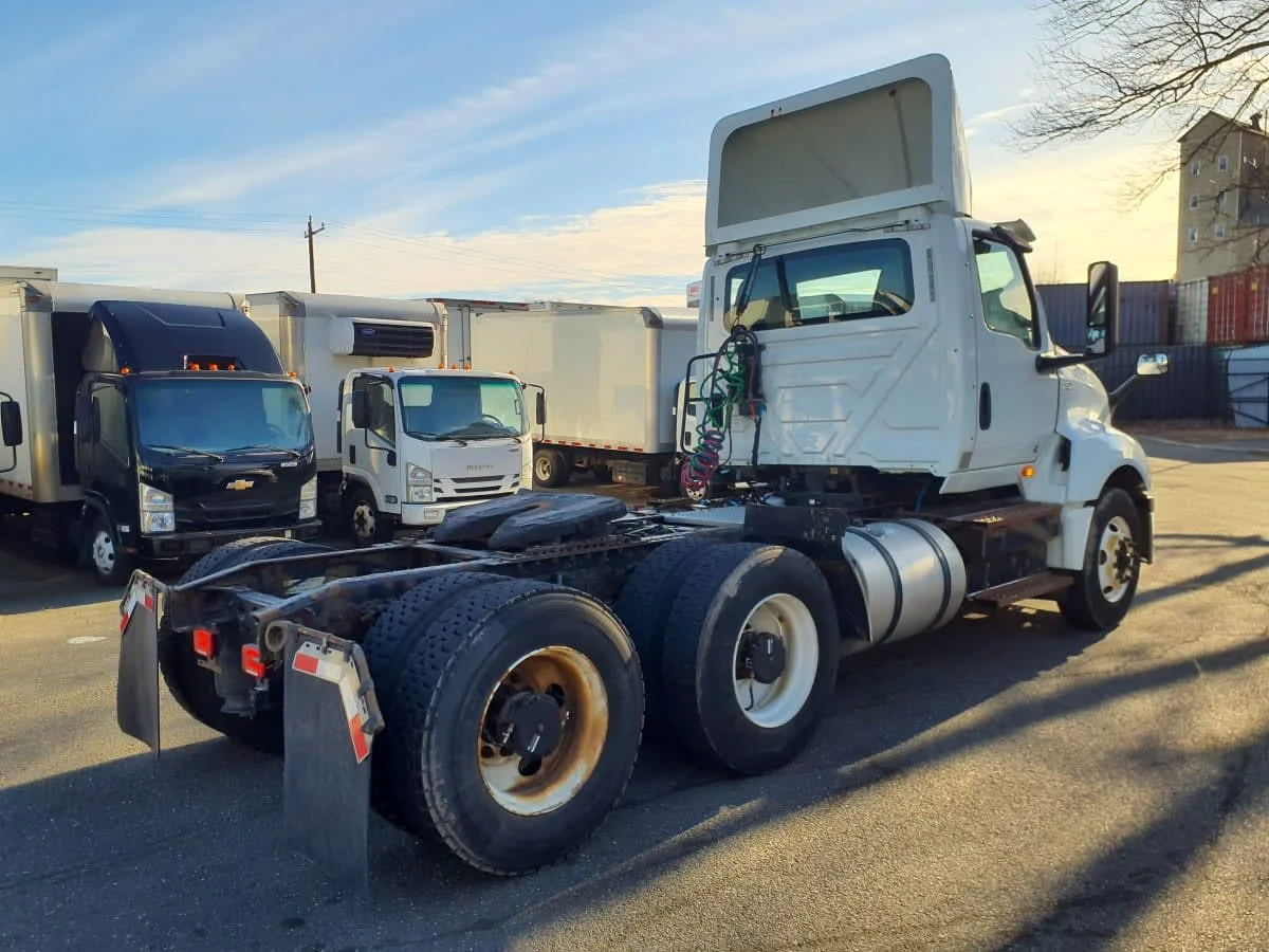 2019 International LT in Springfield, MA — photo 4