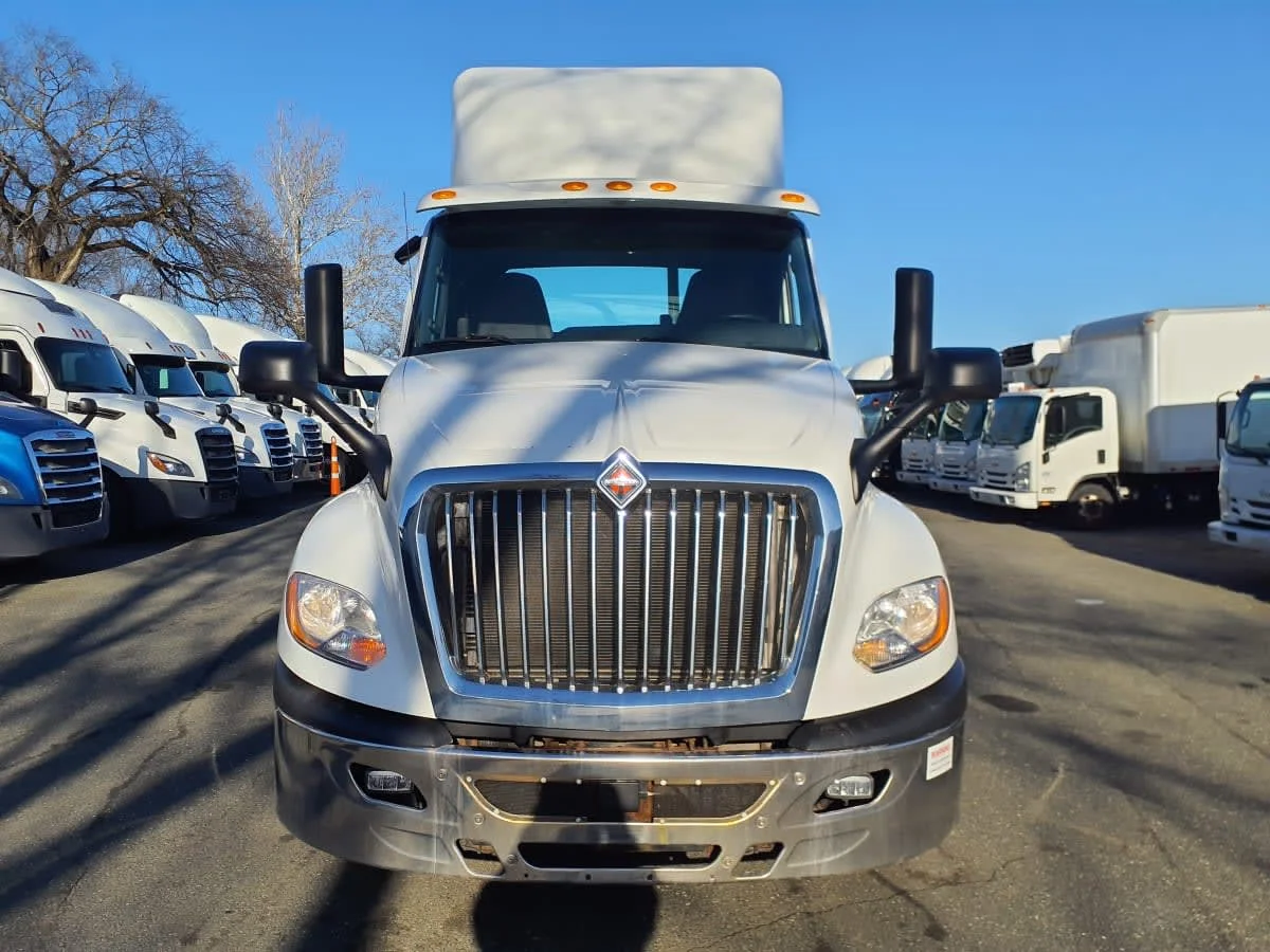 2019 International LT in Springfield, MA — photo 2
