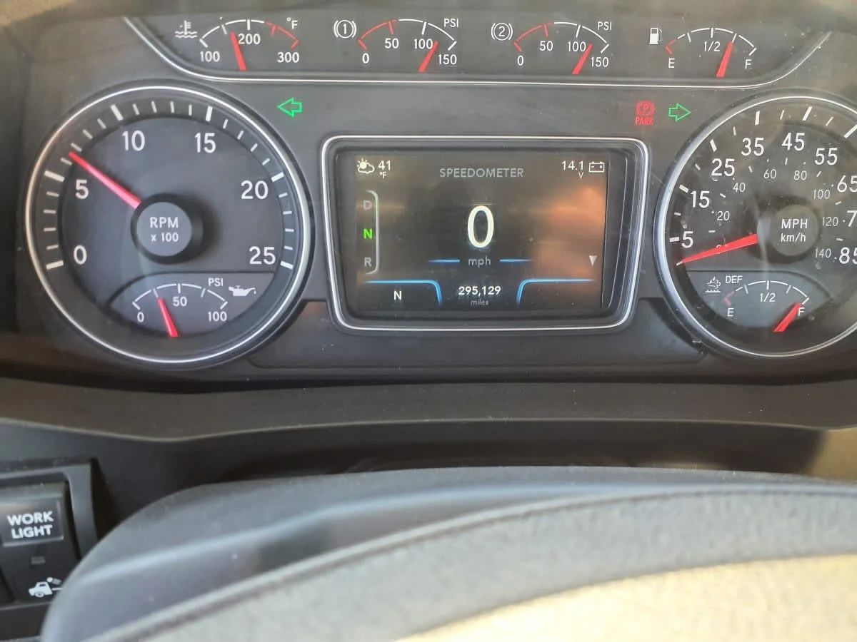 2019 International LT in Springfield, MA — photo 9