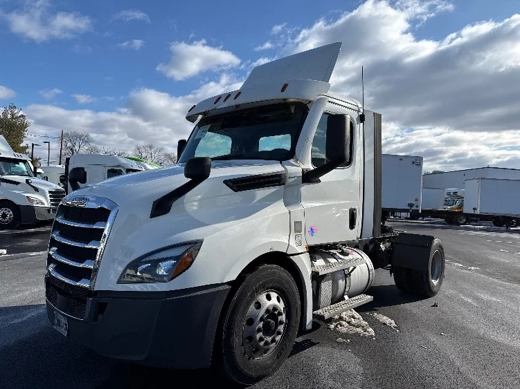 2020 Freightliner Cascadia in South Plainfield, NJ — photo 3