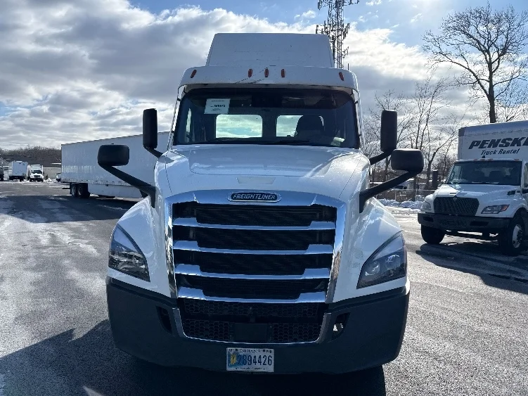 2020 Freightliner Cascadia in South Plainfield, NJ — photo 2