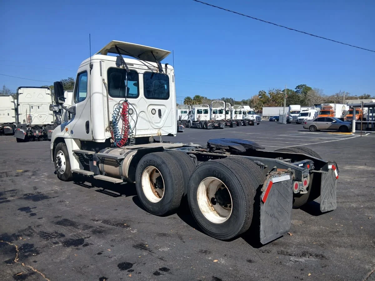 2018 Freightliner Cascadia - image 6