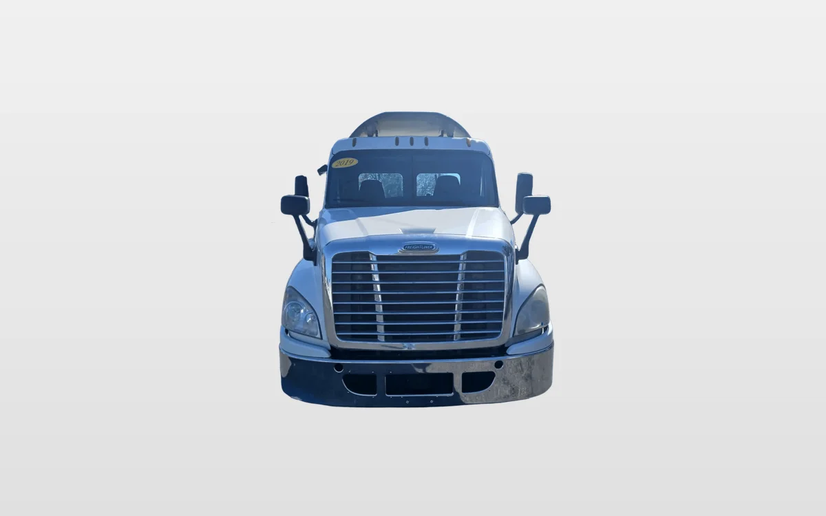 2018 Freightliner Cascadia - image 1