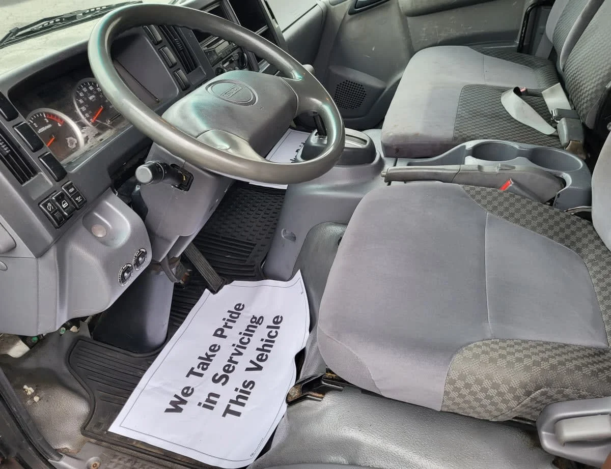 2015 Isuzu NPR - image 7