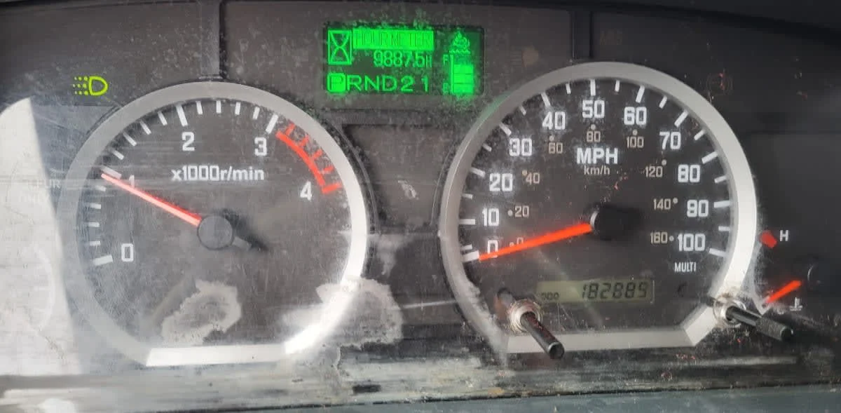 2015 Isuzu NPR - image 10