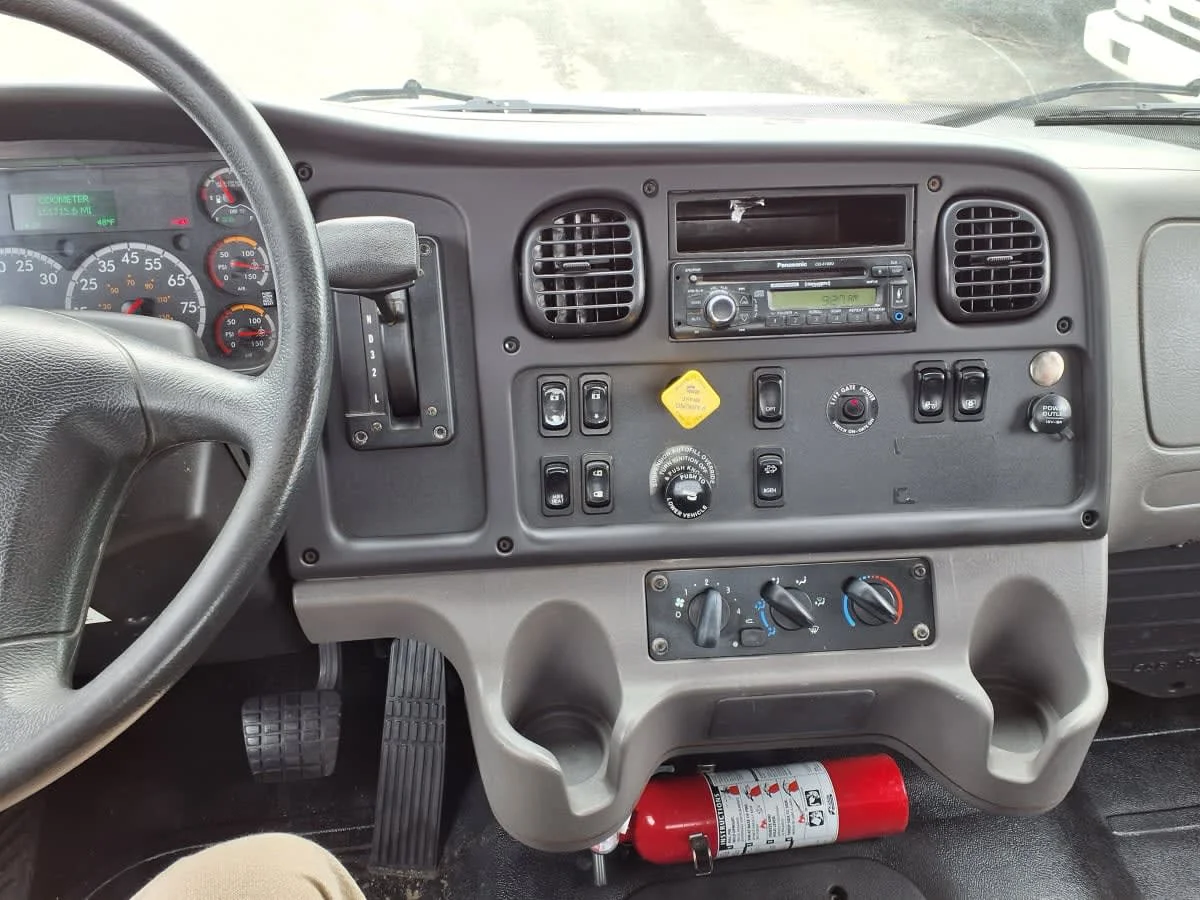 2018 Freightliner M2 106 - image 10