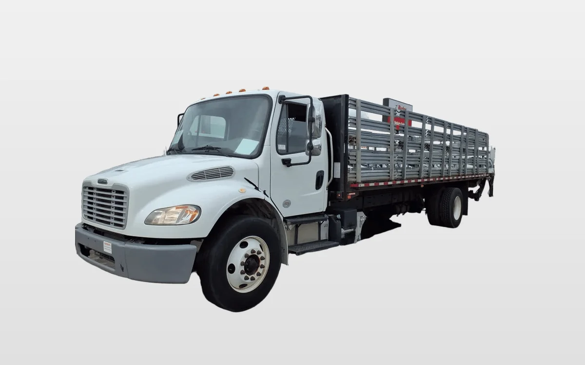 2018 Freightliner M2 106 - image 1