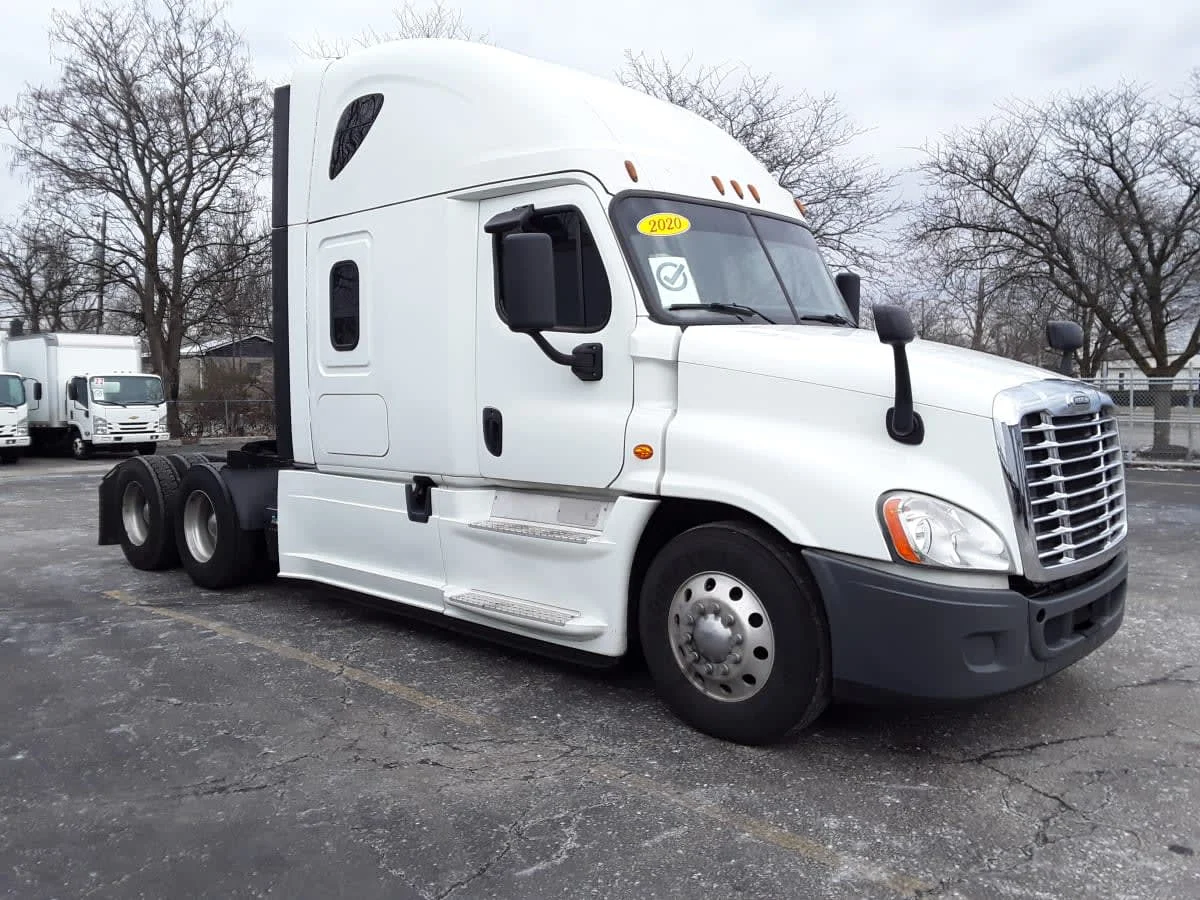 2020 Freightliner Cascadia - image 3