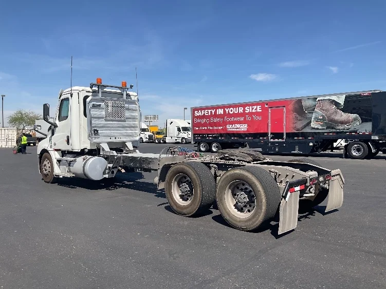 2020 Freightliner Cascadia in Phoenix, AZ — photo 5