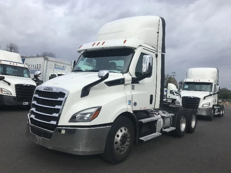 2021 Freightliner Cascadia - image 3