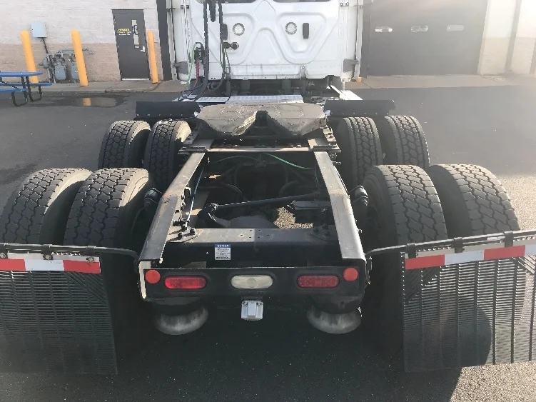 2021 Freightliner Cascadia - image 6