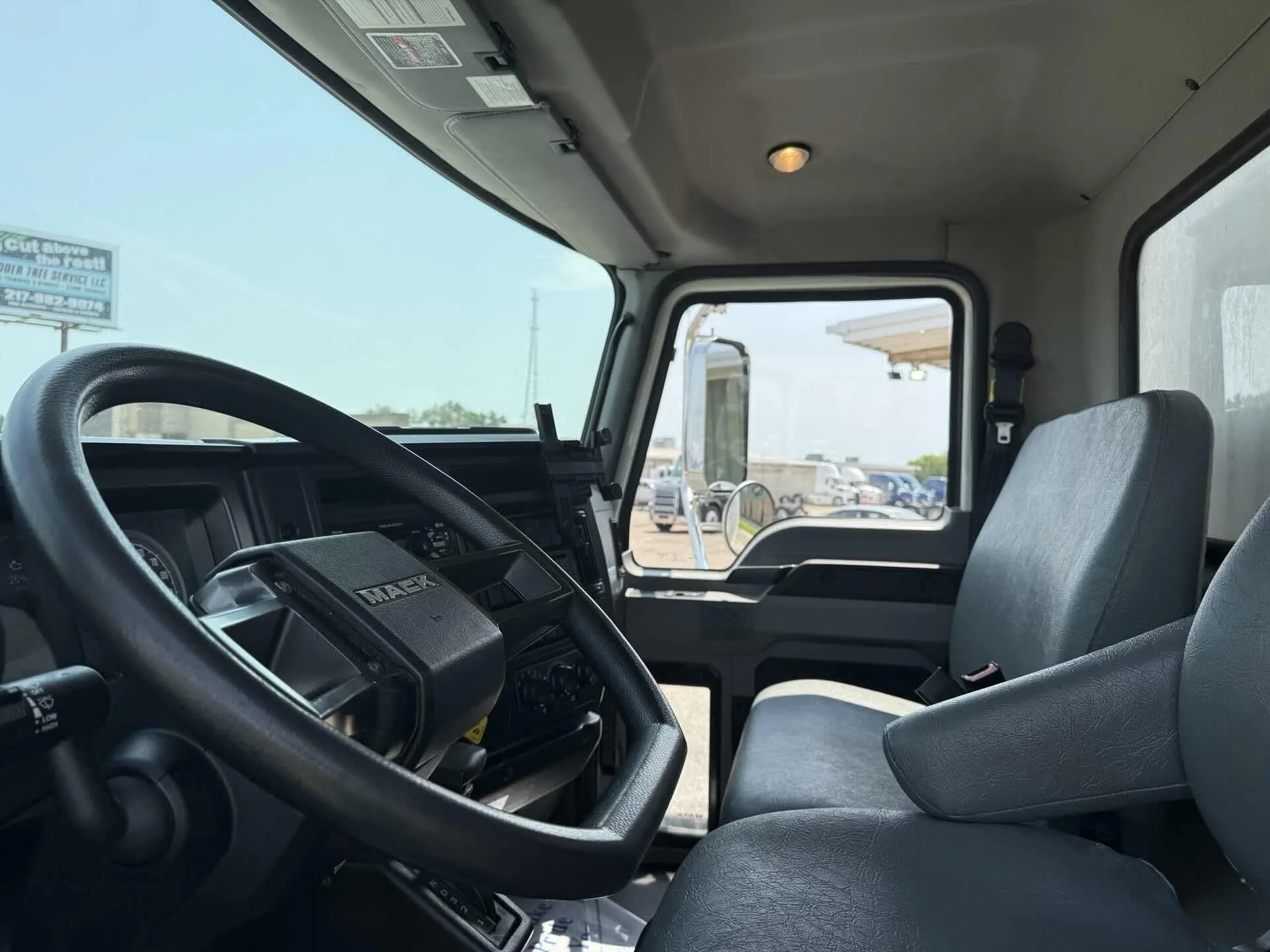 2021 Mack MD in Quincy, IL — photo 10