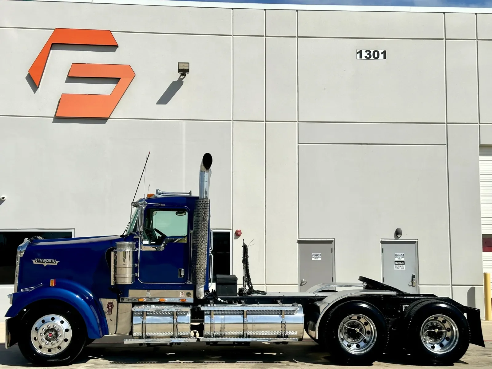 2009 Kenworth W900 in Hutchins, TX — photo 4