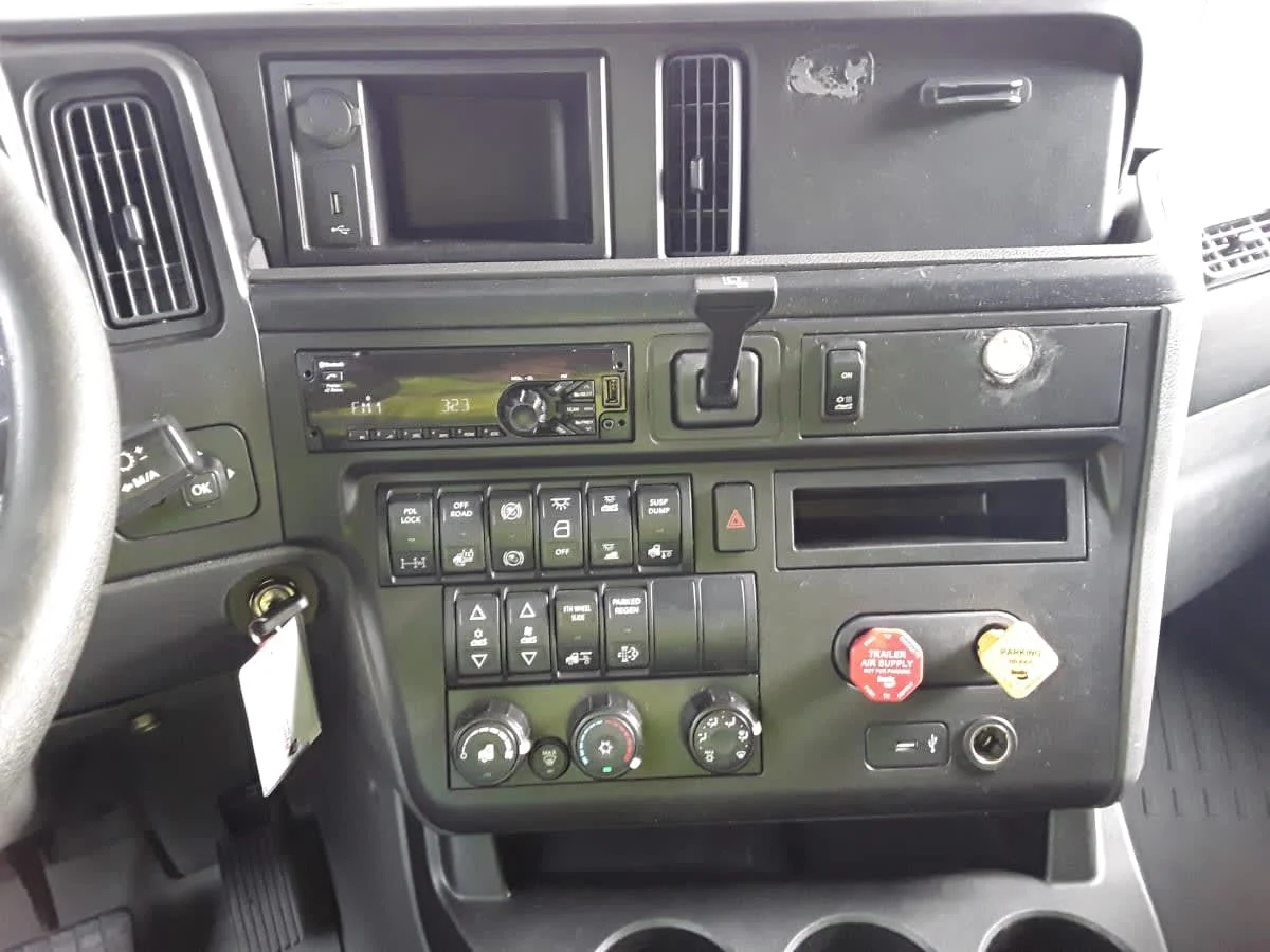 2020 International LT in Hilliard, OH — photo 10