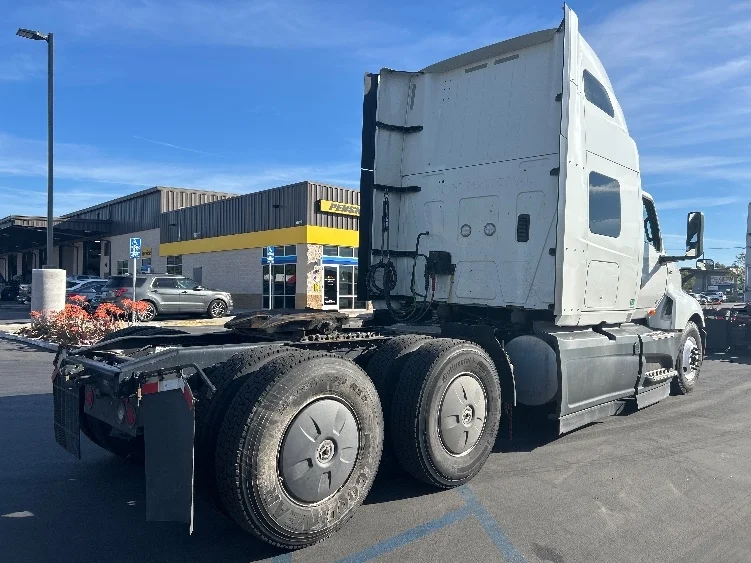 2023 International LT - image 7