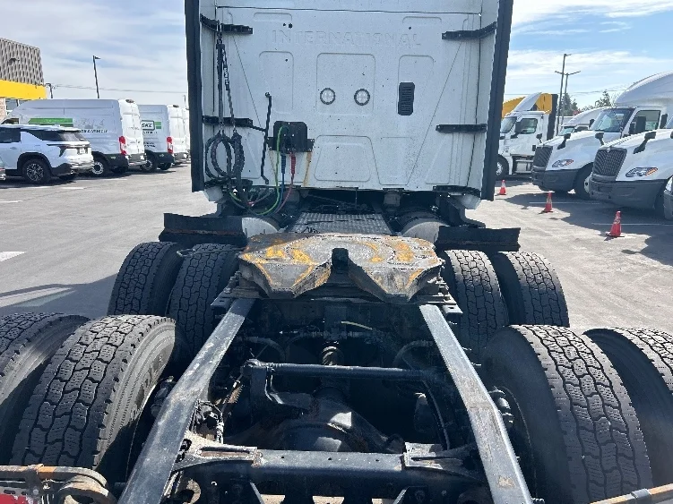 2023 International LT - image 6