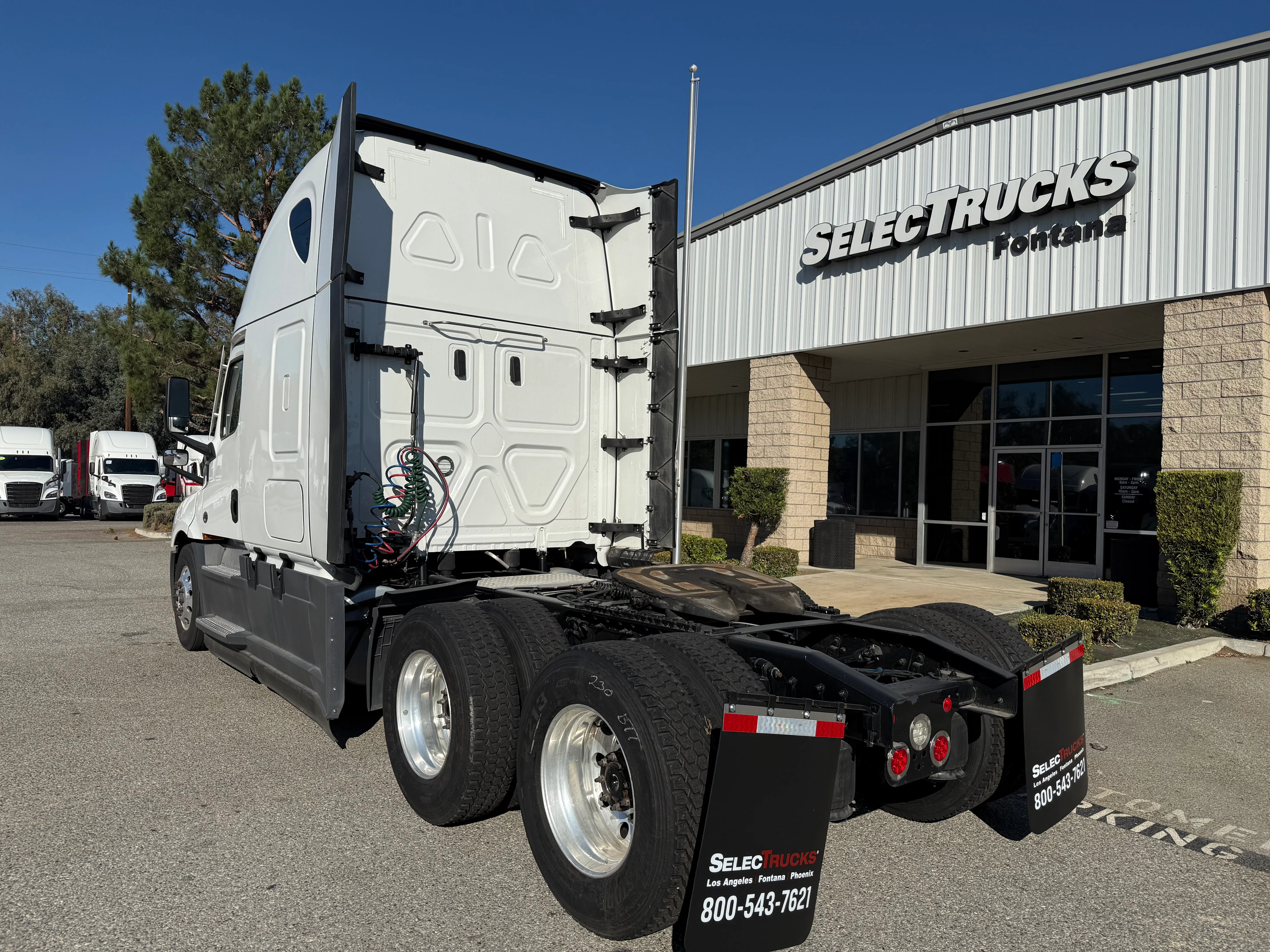 2023 Freightliner Cascadia in Selectrucks Fontana, CA — photo 4
